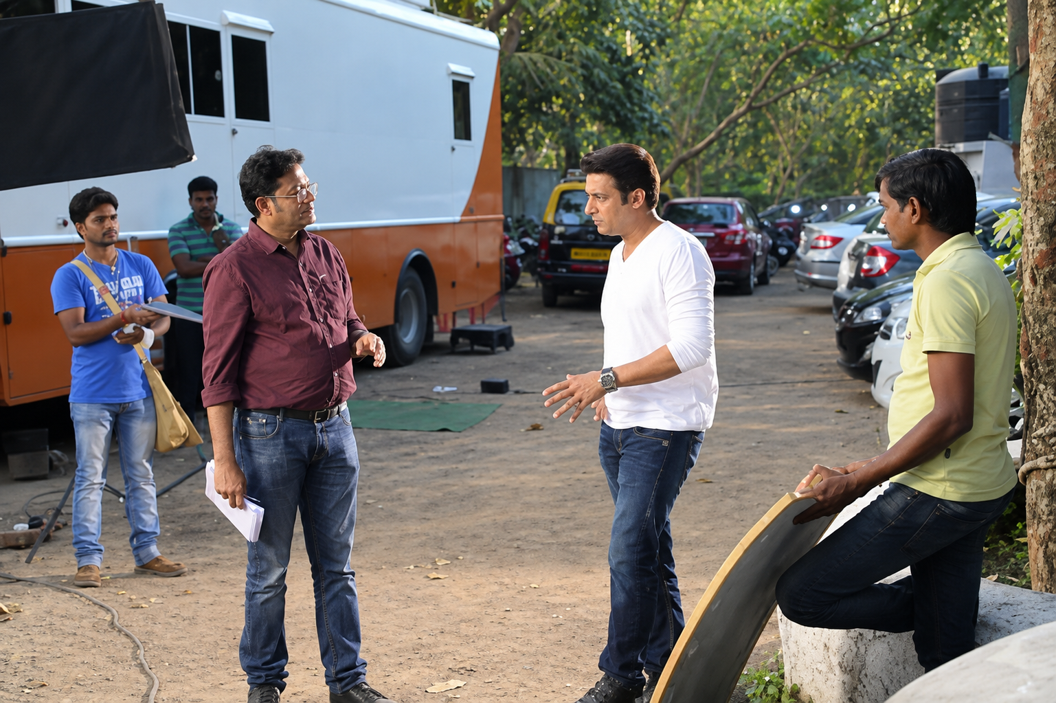 Haroon Rashid discussing a scene with the crew on location